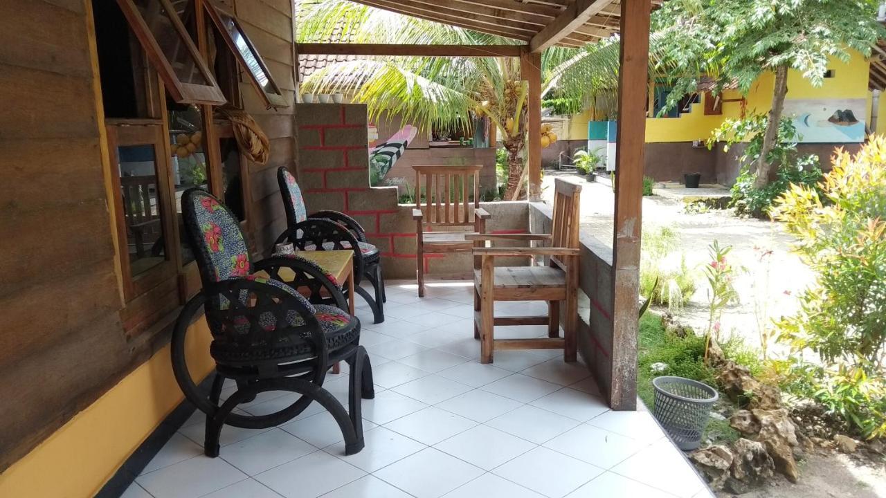 Harry'S Ocean House Watukarung Homestay Kalak エクステリア 写真
