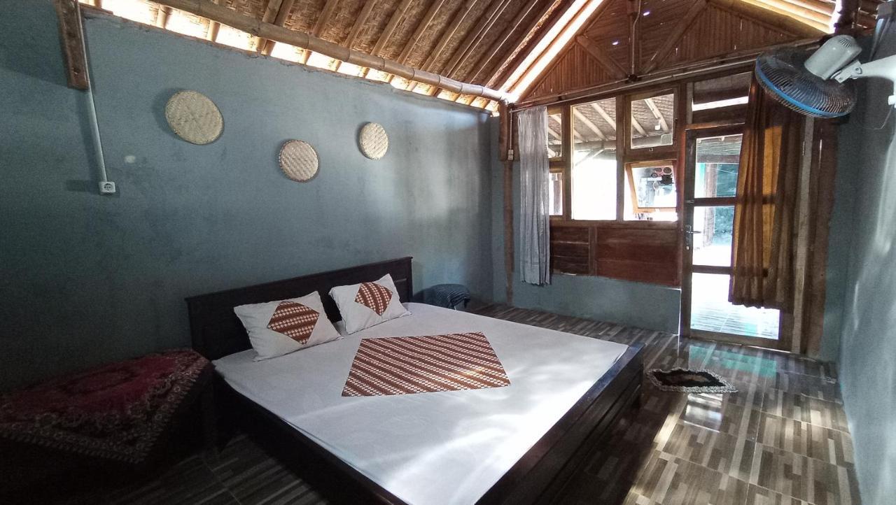 Harry'S Ocean House Watukarung Homestay Kalak 部屋 写真