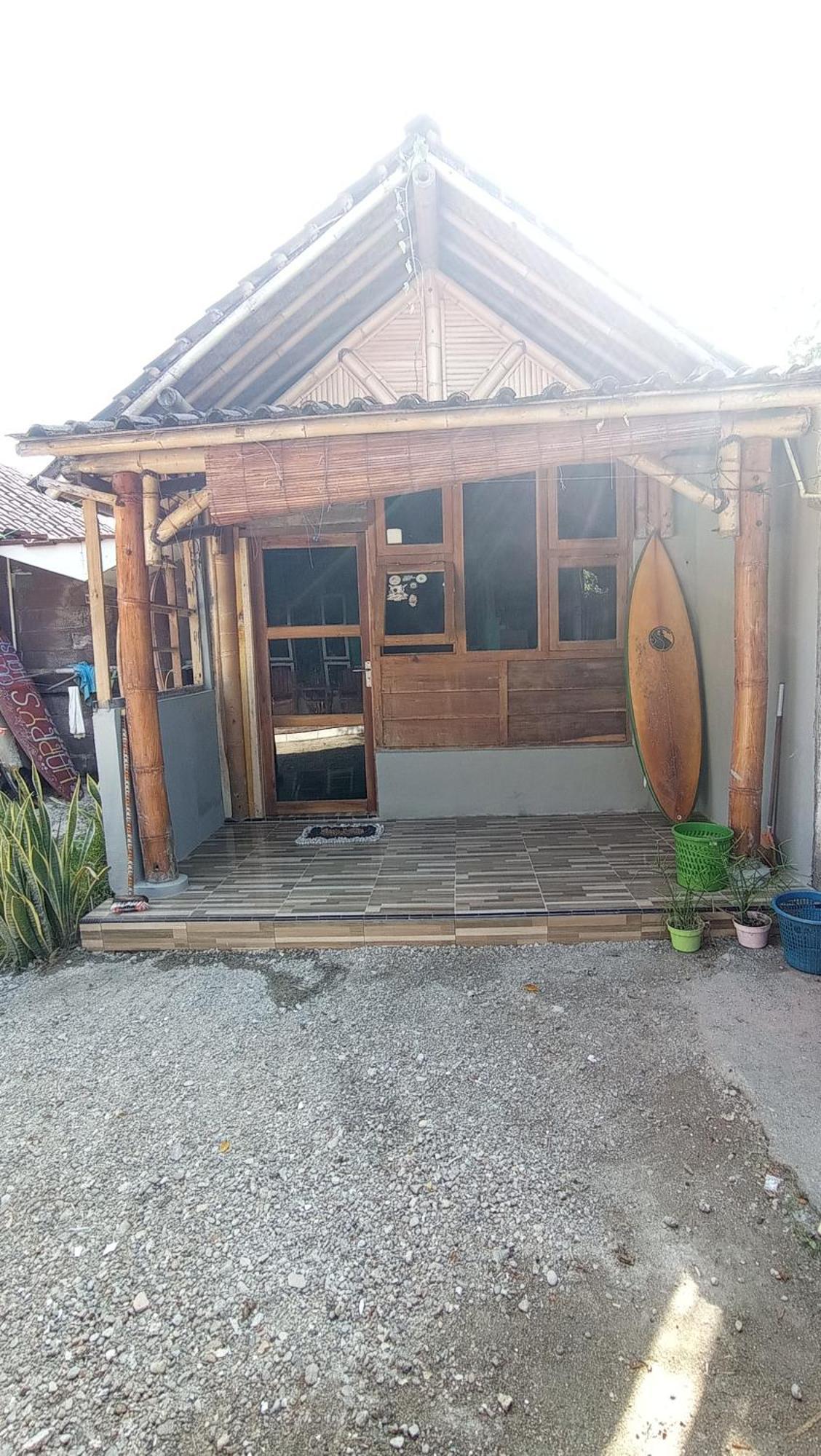 Harry'S Ocean House Watukarung Homestay Kalak 部屋 写真