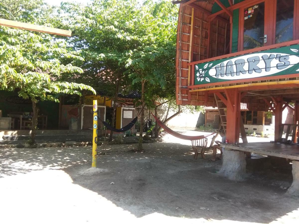 Harry'S Ocean House Watukarung Homestay Kalak エクステリア 写真