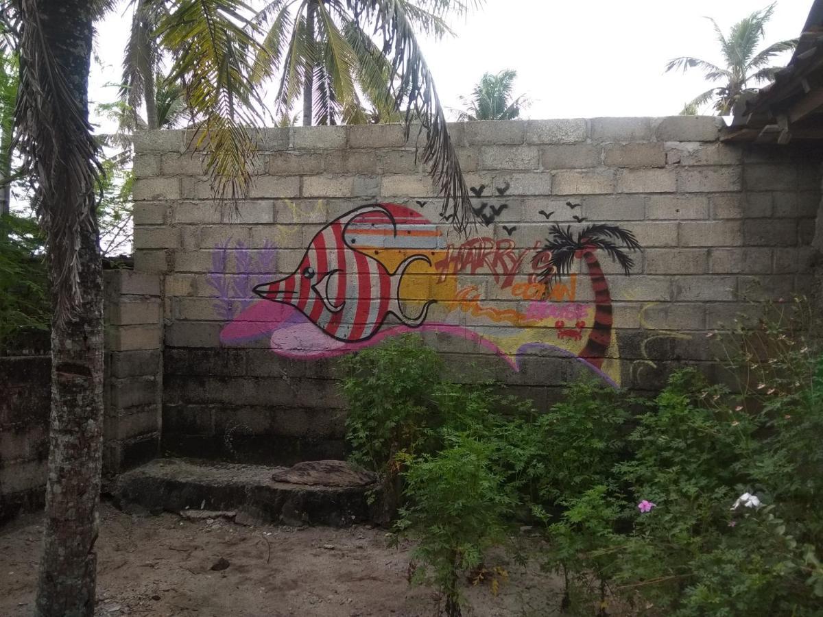 Harry'S Ocean House Watukarung Homestay Kalak エクステリア 写真